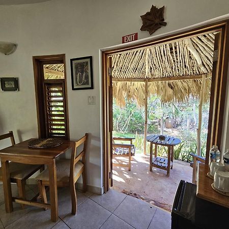 Kudehya Guesthouse Treasure Beach Esterno foto