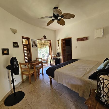Kudehya Guesthouse Treasure Beach Esterno foto