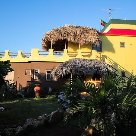 Kudehya Guesthouse Treasure Beach Esterno foto