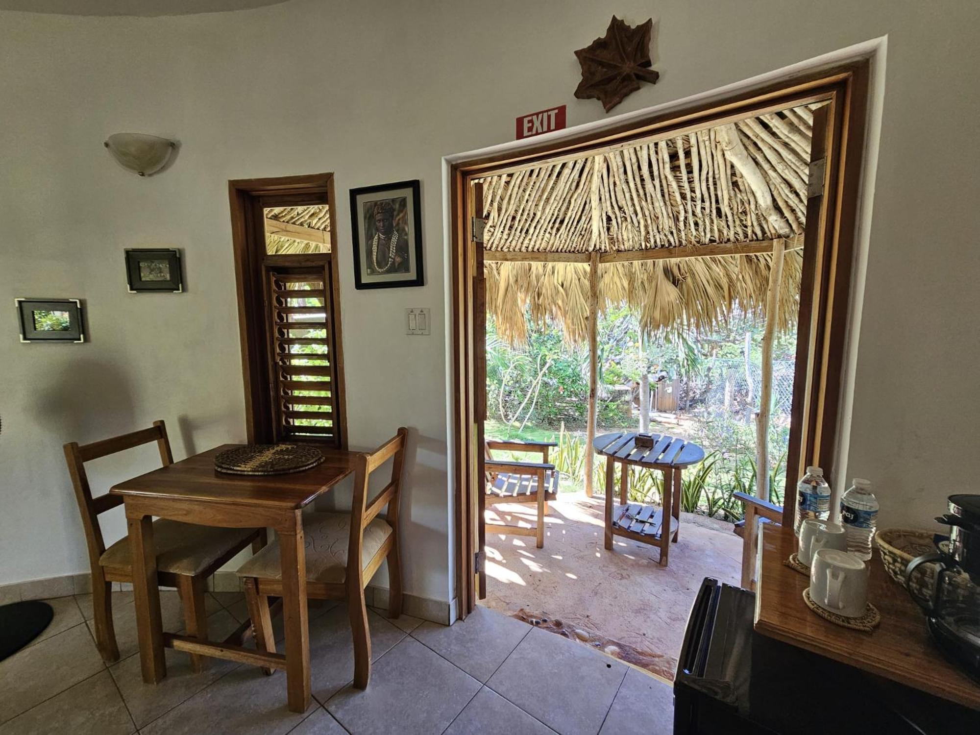 Kudehya Guesthouse Treasure Beach Esterno foto