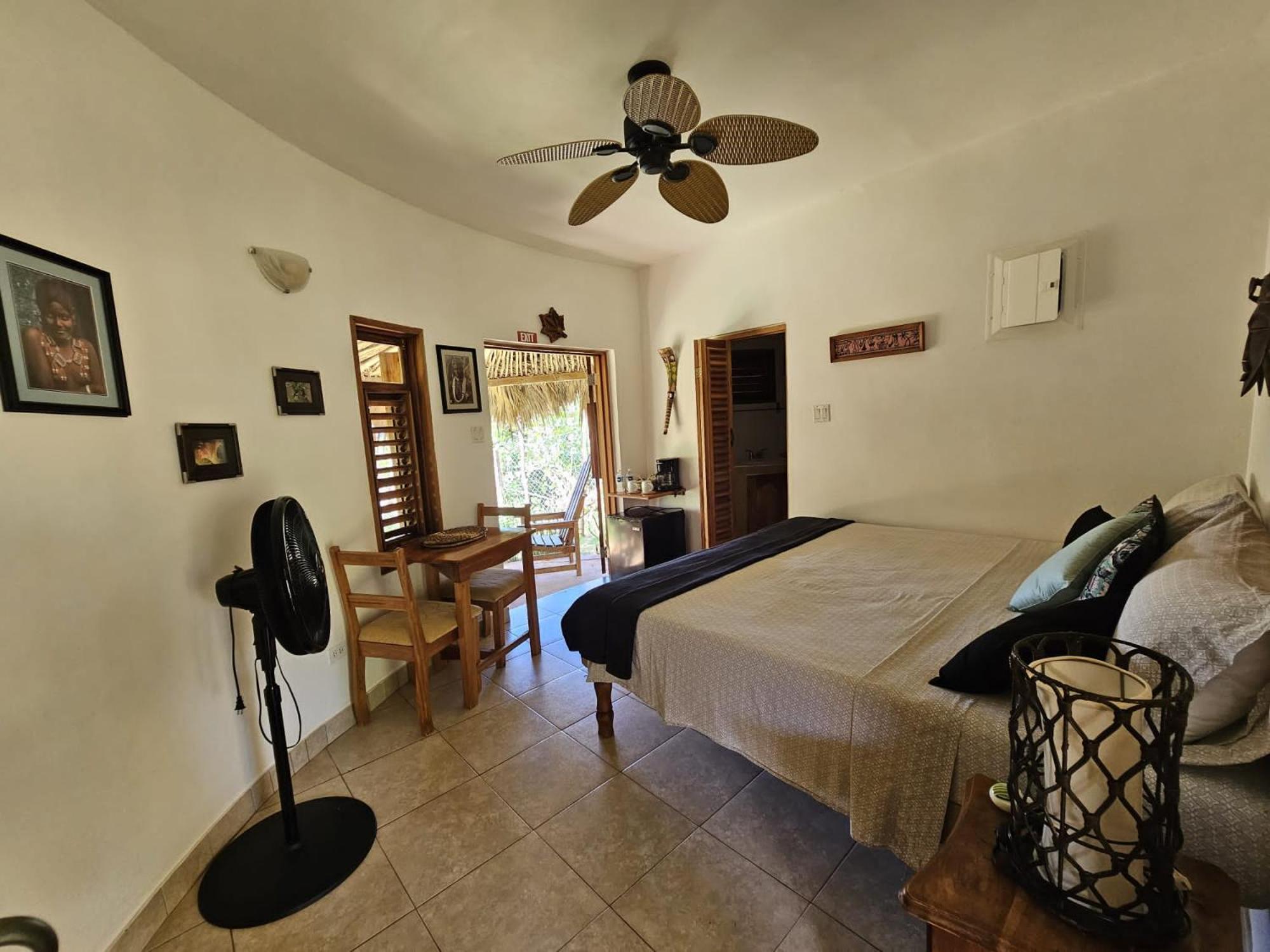 Kudehya Guesthouse Treasure Beach Esterno foto