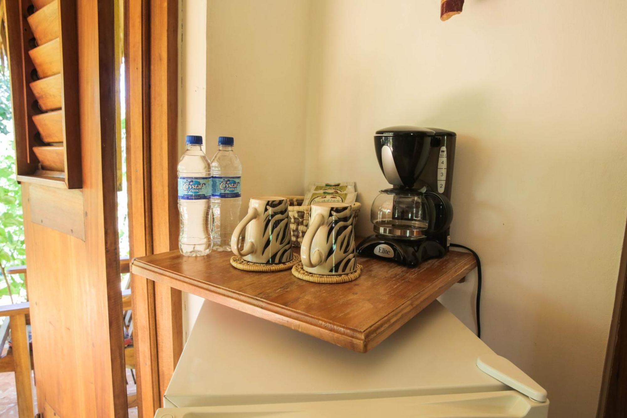 Kudehya Guesthouse Treasure Beach Esterno foto