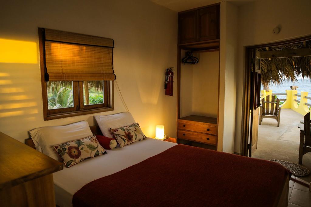 Kudehya Guesthouse Treasure Beach Esterno foto
