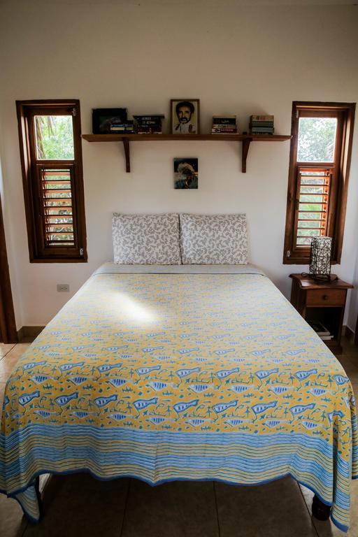 Kudehya Guesthouse Treasure Beach Esterno foto