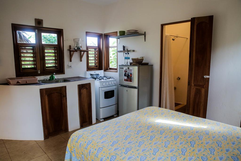 Kudehya Guesthouse Treasure Beach Esterno foto
