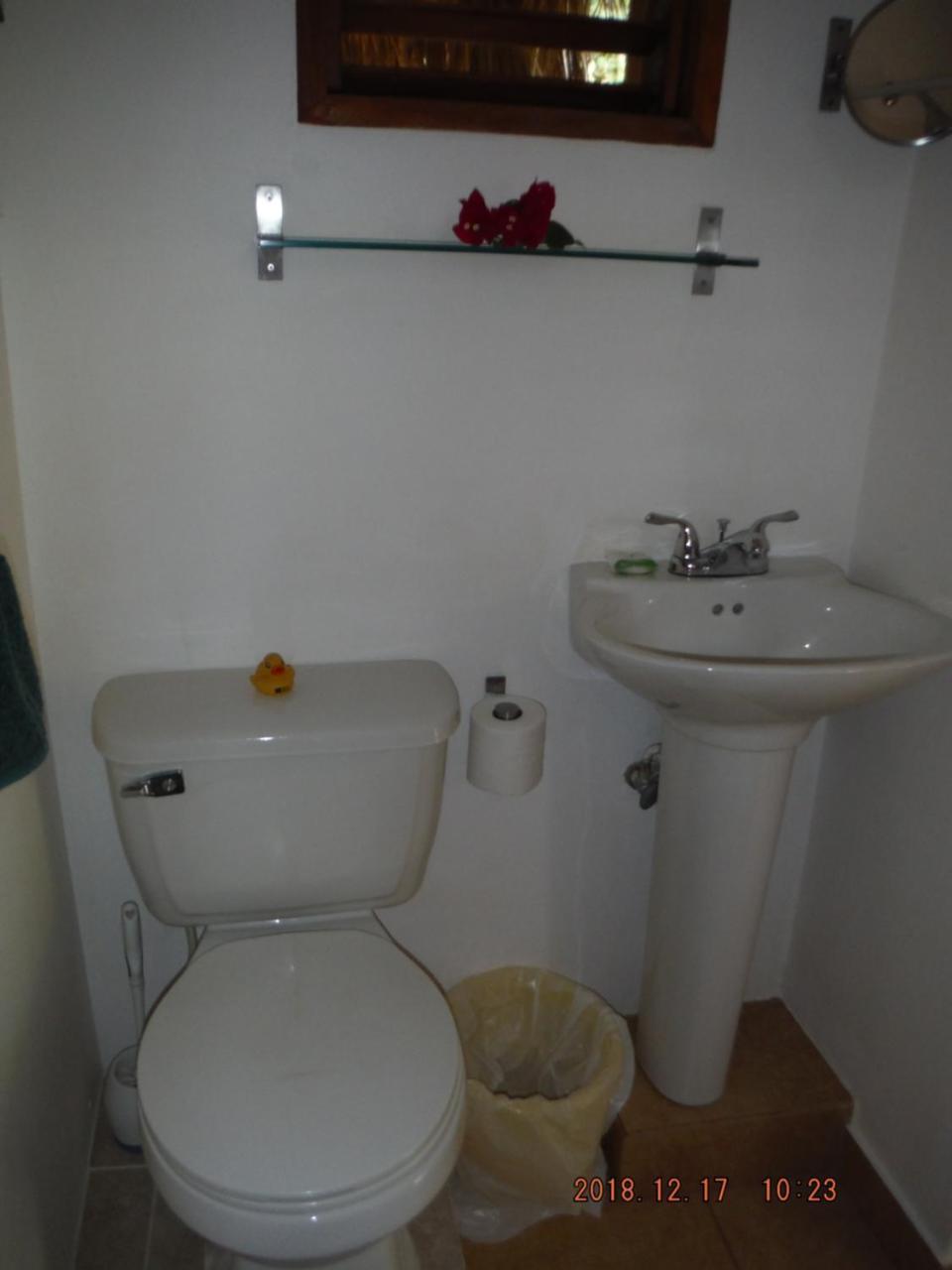 Kudehya Guesthouse Treasure Beach Esterno foto