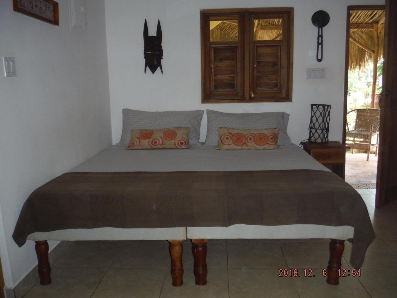 Kudehya Guesthouse Treasure Beach Esterno foto