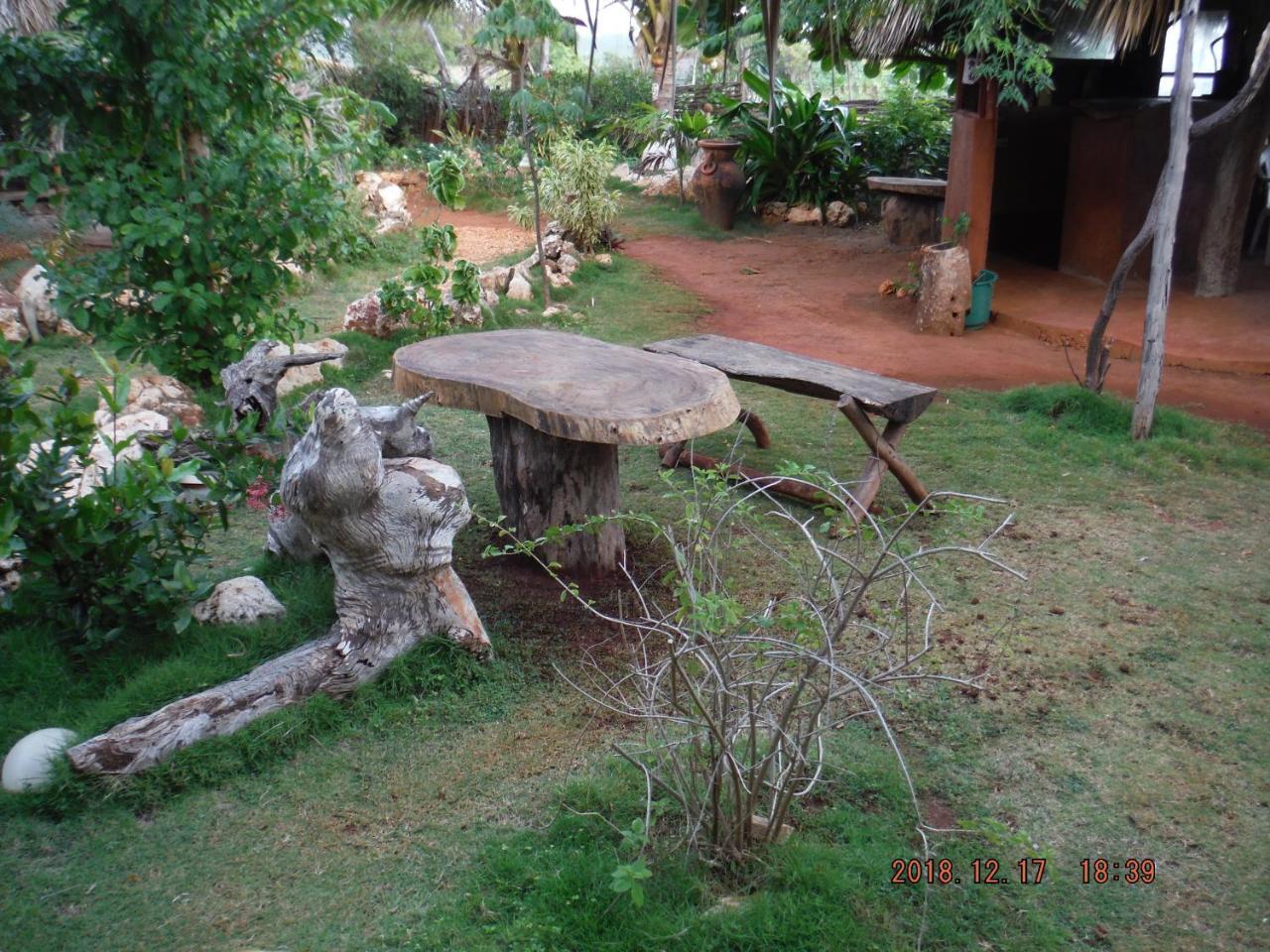 Kudehya Guesthouse Treasure Beach Esterno foto